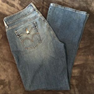 Levi 529 curvy boot cut. NWOT. Women’s size 16M